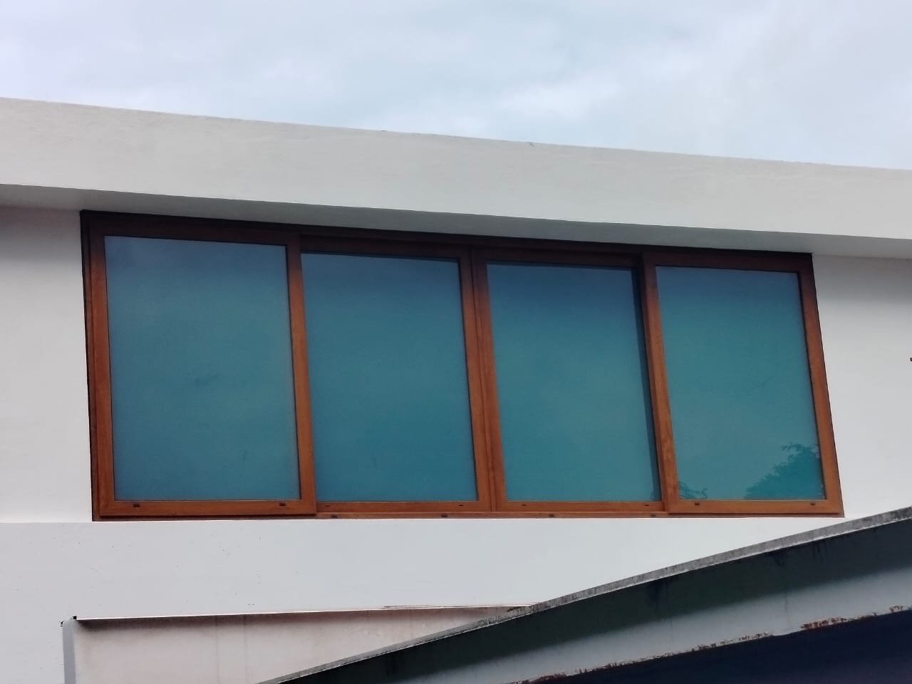 ed1b6e5f f50e 4083 a7a8 bfd96fae9292